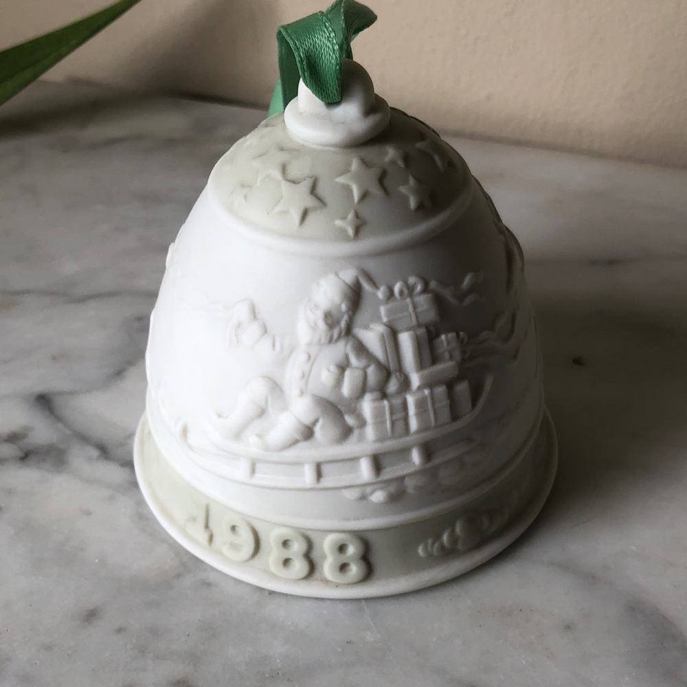 LLadro 1988 White Porcelain Holiday Bell Ornament with Santa and Sleigh